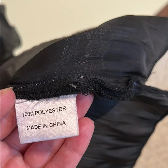 Elegant Black Off-Shoulder Top - Picture 3 of 4